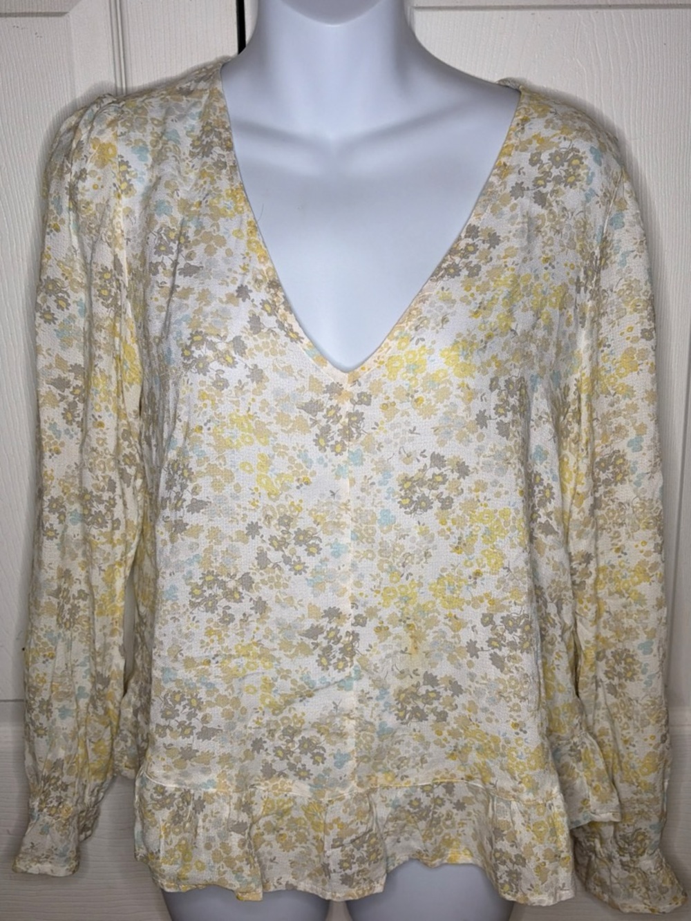 Lucky Brand Yellow and Cream Floral V-Neck Ruffle Hem Blouse